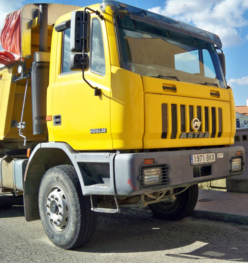 CAMION TRES EJES