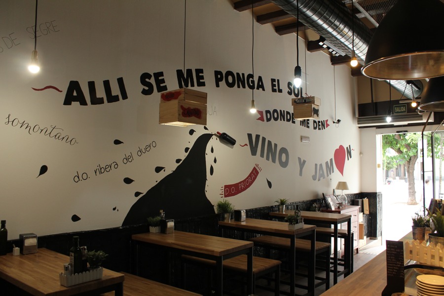Mural en pared, Mobiliario, Lamparas y Parquet
