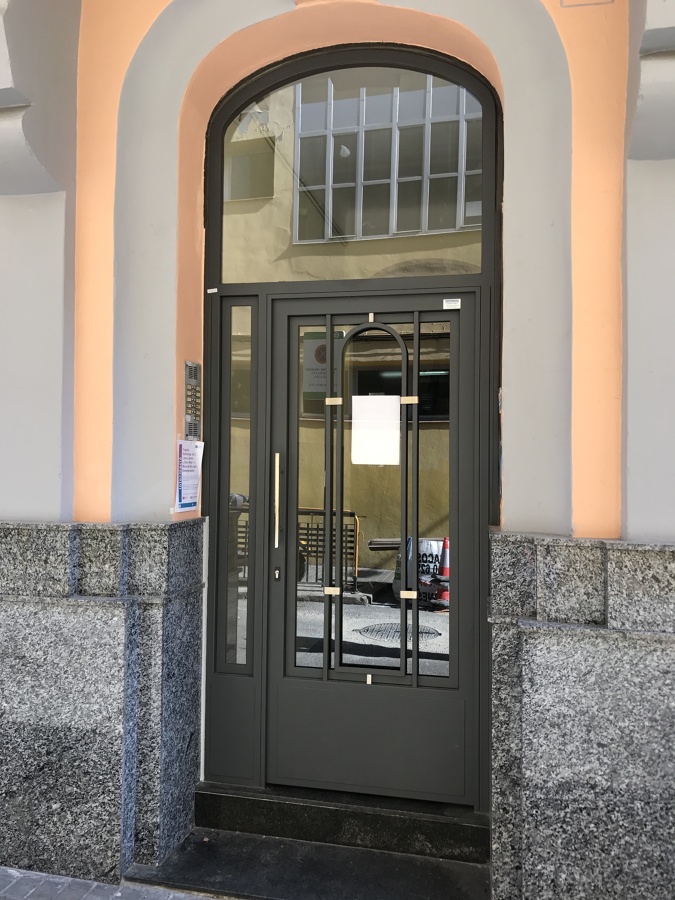 Puerta comunidad