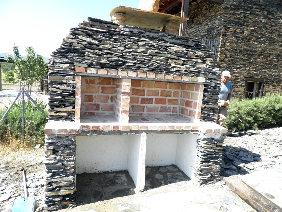 Chimenea para jardin en piedra