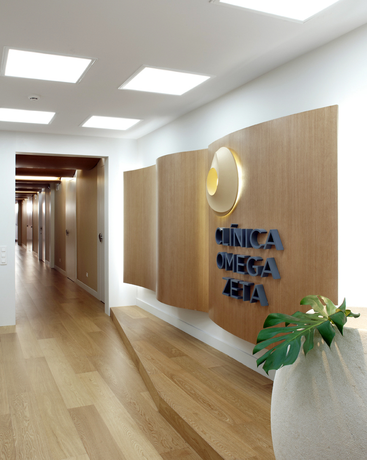 Clinica Omega Zeta by Molins Interiors
