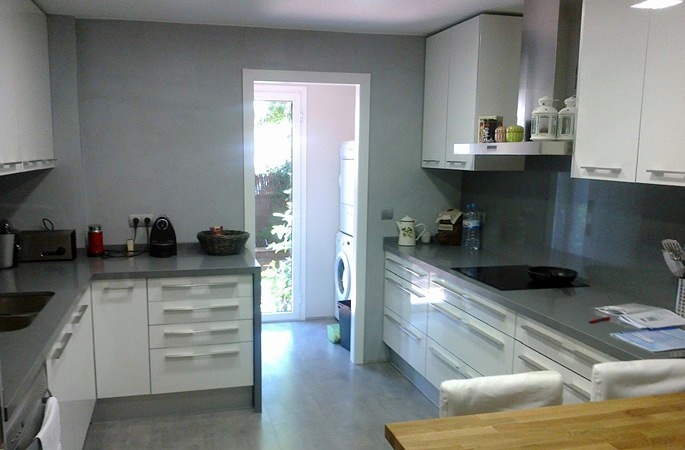 Cocina con galería.
