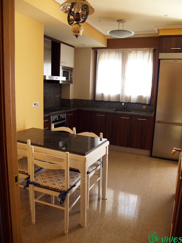 Cocina de piso en Villanueva de Gállego (Zaragoza) diseñada para alquiler