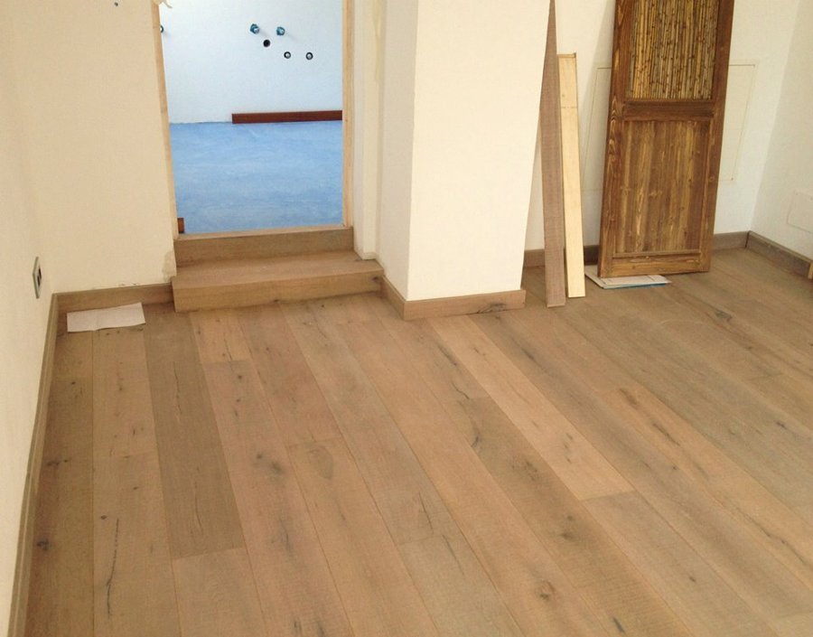 Colocación de tarima exterior y parquet en ibiza.