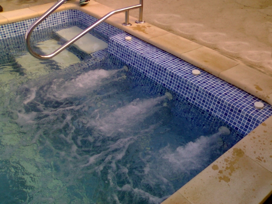 Foto Construcción Jacuzzi de Piscinas Aquasat 310560 Habitissimo