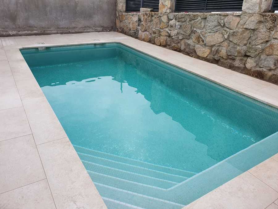 Construcción Piscina con Cerámica La Mayor