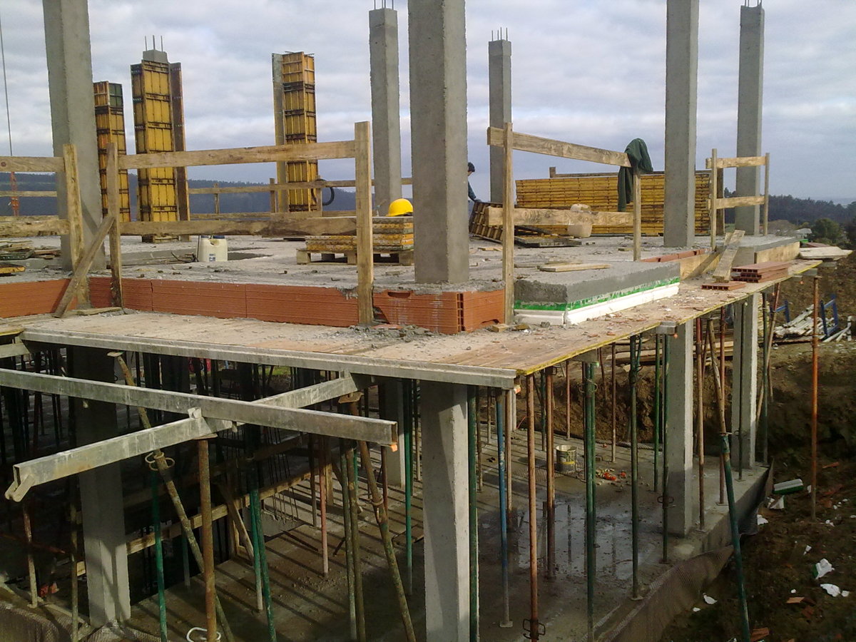 CONSTRUCION DE UNA VIVIENDA UNIFAMILIAR EN CARRAL