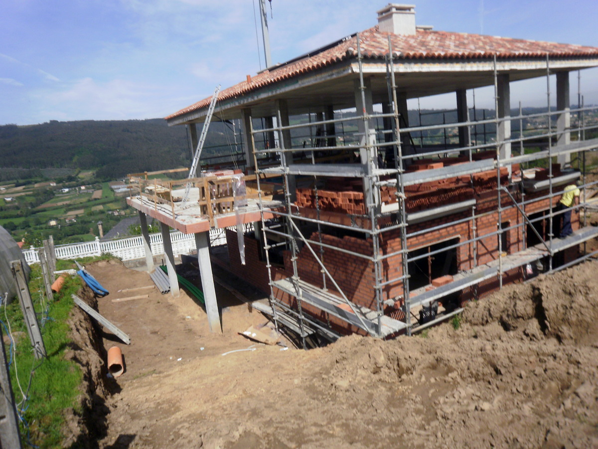 CONSTRUCION DE UNA VIVIENDA UNIFAMILIAR EN CARRAL
