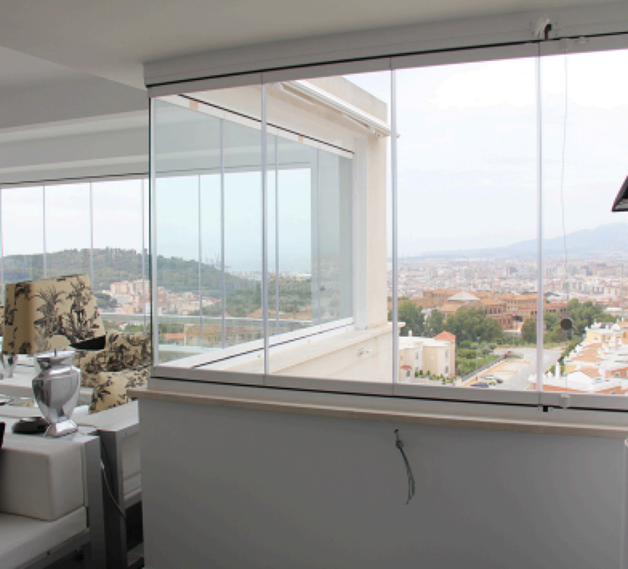 Marzo 2019. Cortinas de cristal abatibles. Alicante, Comunidad Valenciana