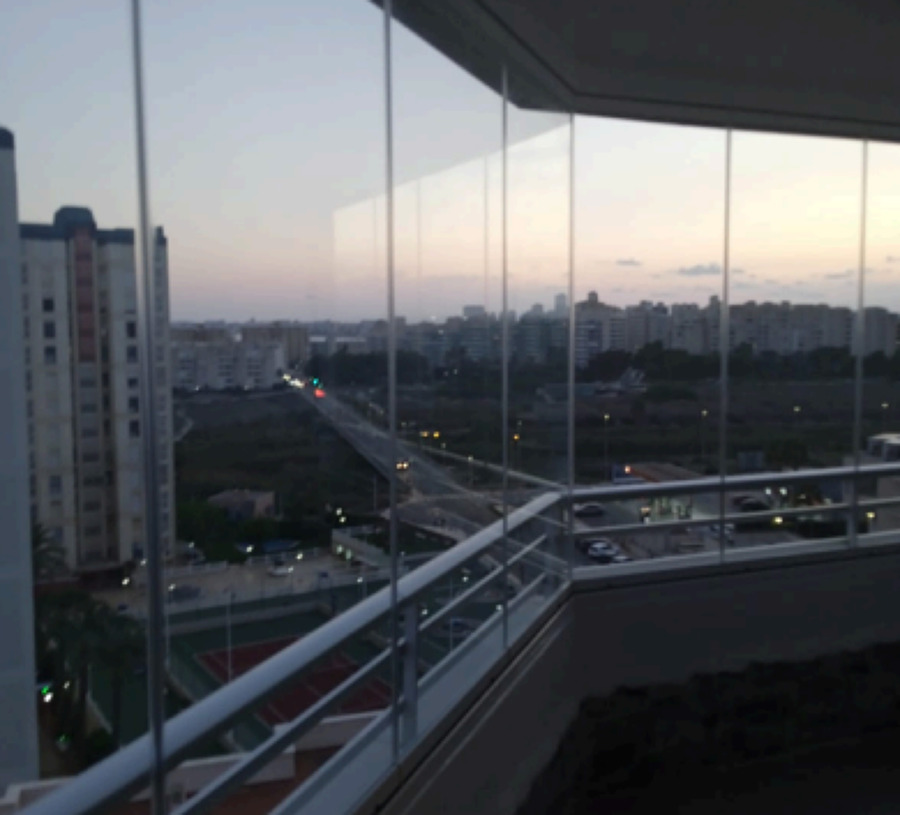 Enero 2020 Alicante, Comunidad Valenciana Cortinas de cristal abatibles.