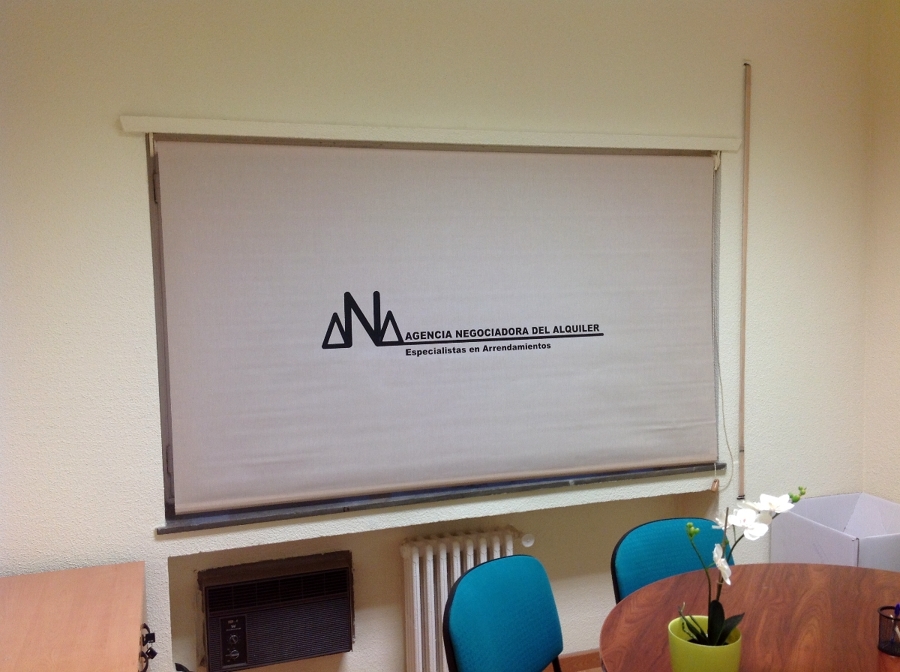 Cortinas enrollables con Logo serigrafiado