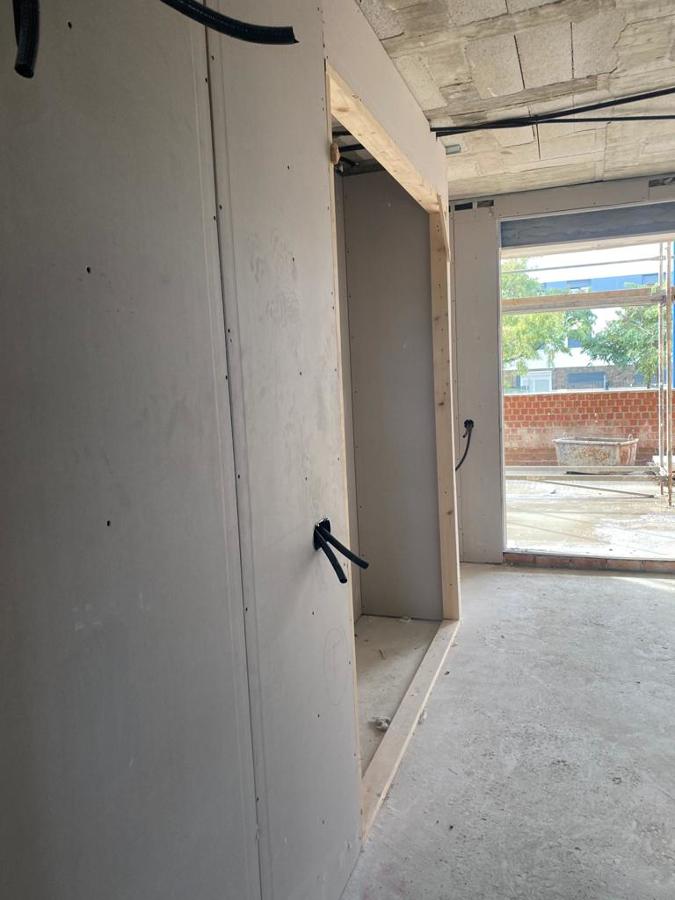 Armario empotrado con premarco de madera