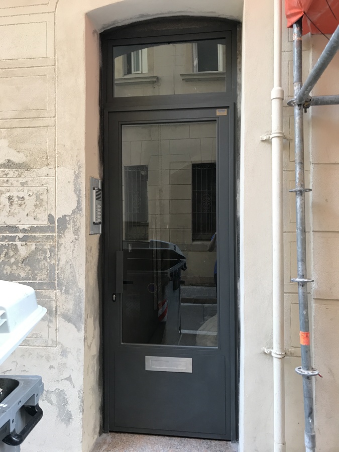 Puerta comunidad