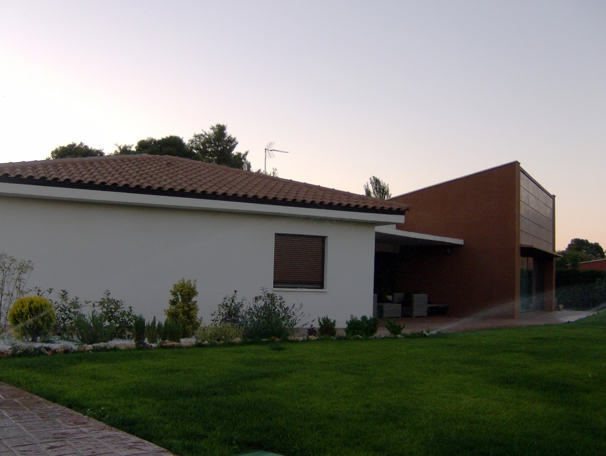 DECORACION Y REVESTIMIENTO DE CASA VANGUARDISTA
