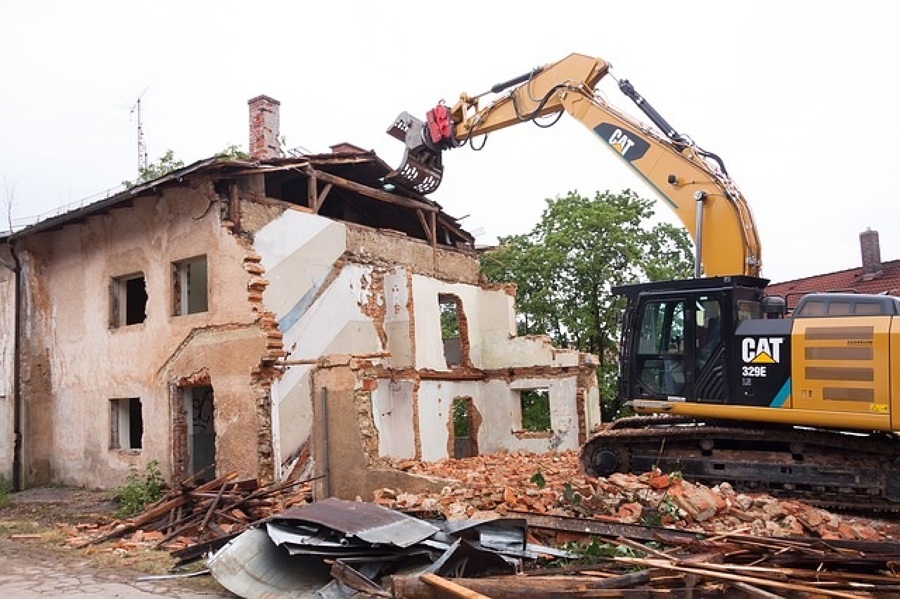 DEMOLICION COMPLETA DE VIVIENDAS, NAVES ETC