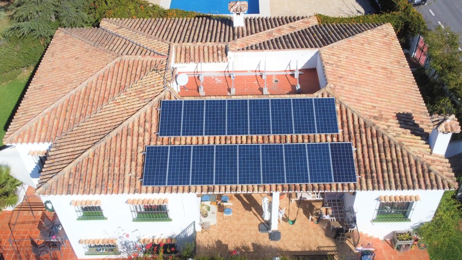 5.5kWp coplanar con espacio para paso e inspección