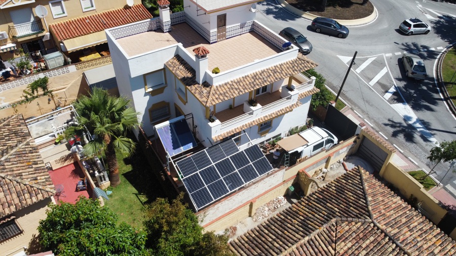 Instalación de pérgola/cochera  solar a medida