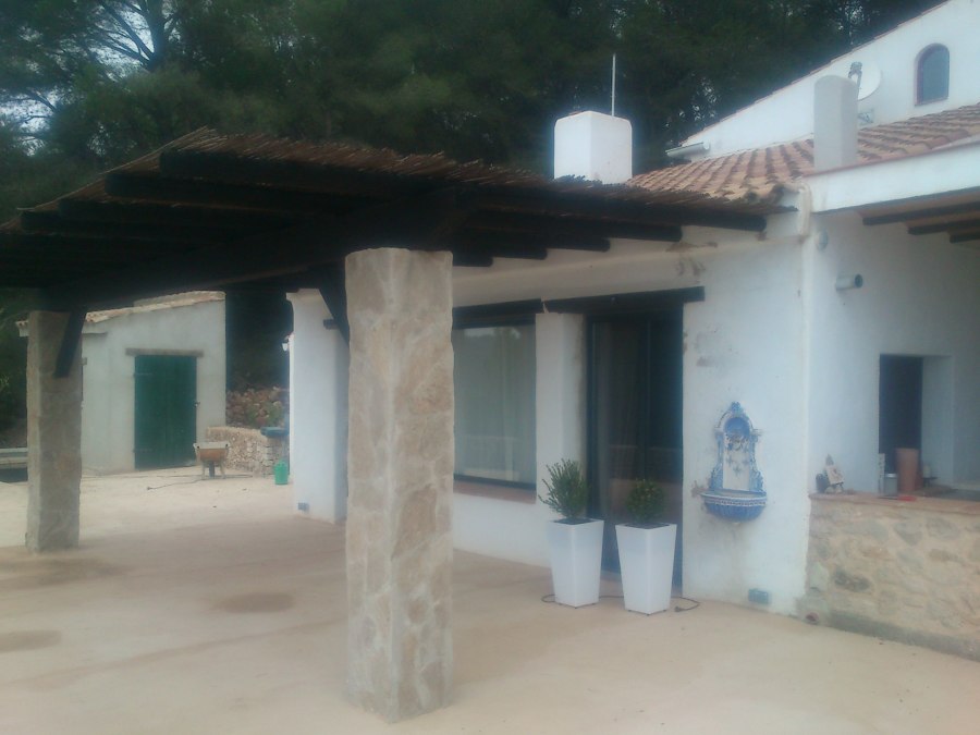 Pintura en fachada casa rustica