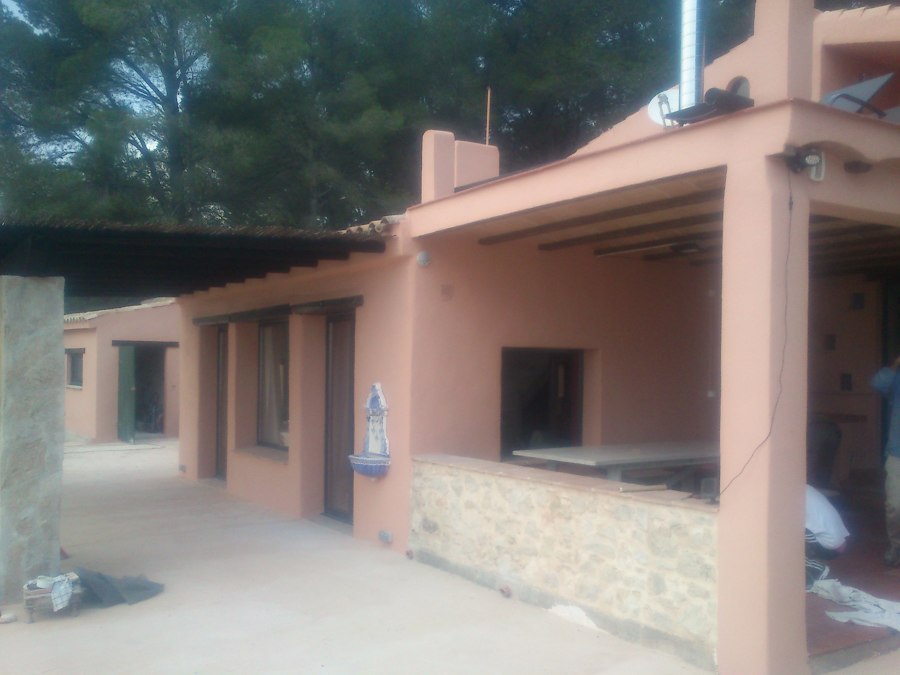 Pintura en fachada casa rustica