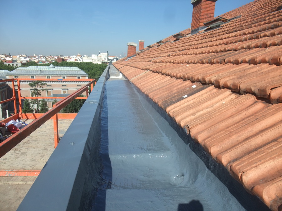 Reparación de canalones de plomo