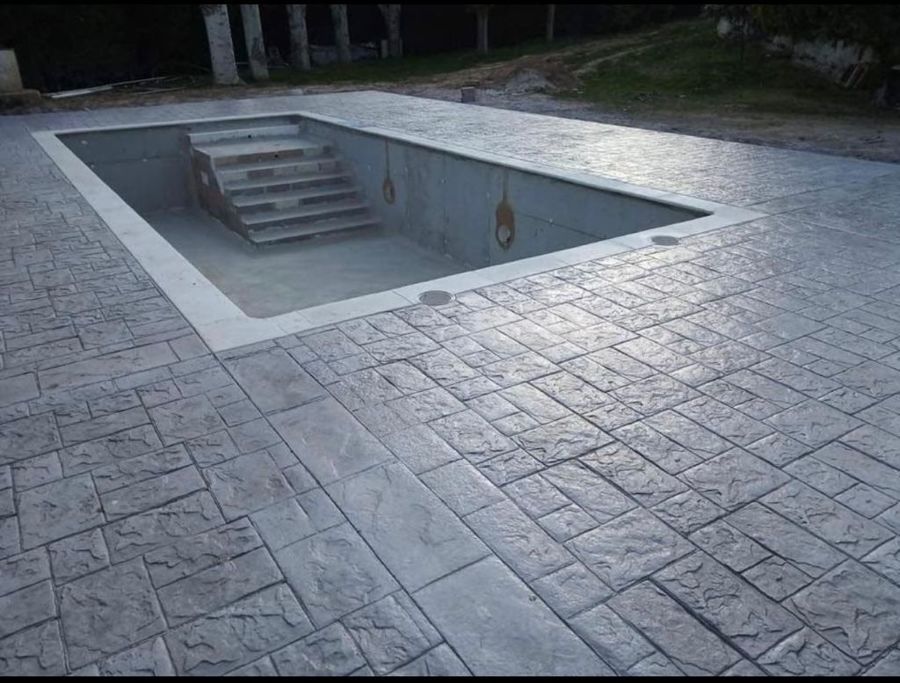 Piscina y hormigon impreso