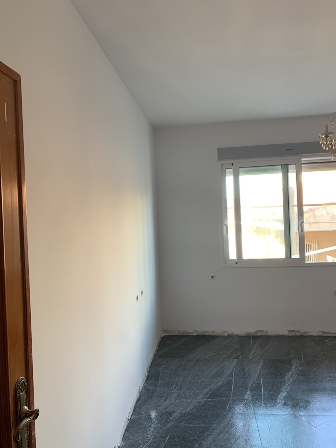 Cambio radical a esta habitación quitando gotele y dejando liso perfecto