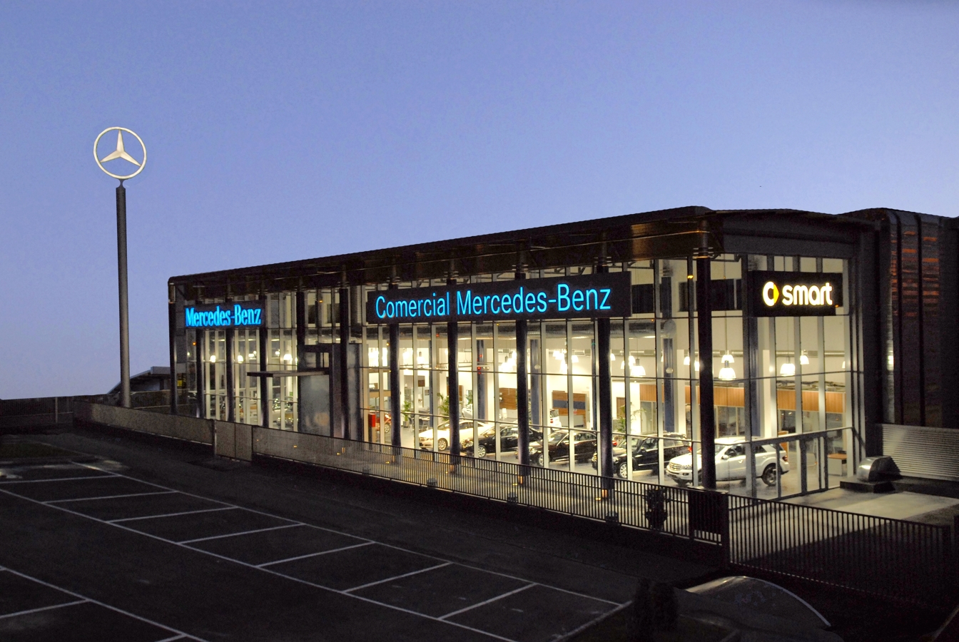 Foto Edificio Corporativo Comercial MercedesBenz Sevilla de Alineal