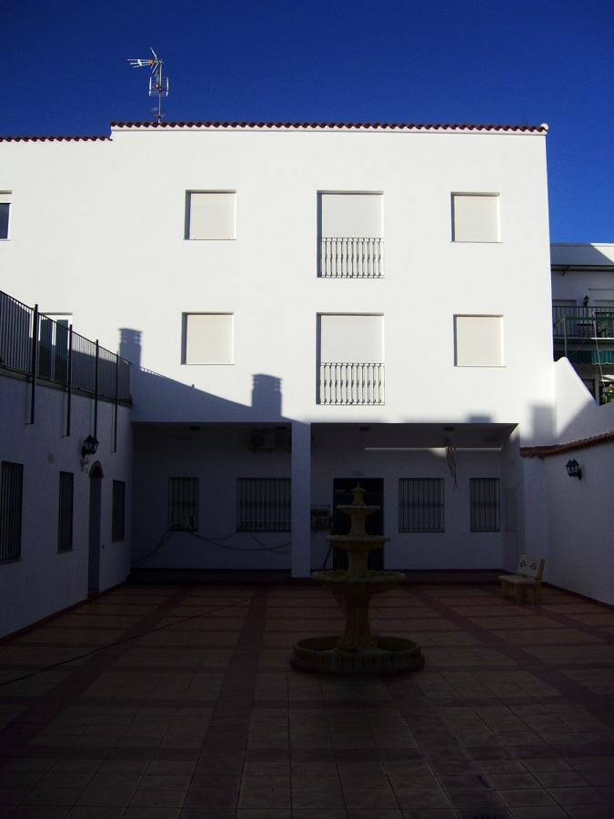 Foto: 24 Viviendas y Garajes. de Juan Luciáñez Yubero, Arquitecto