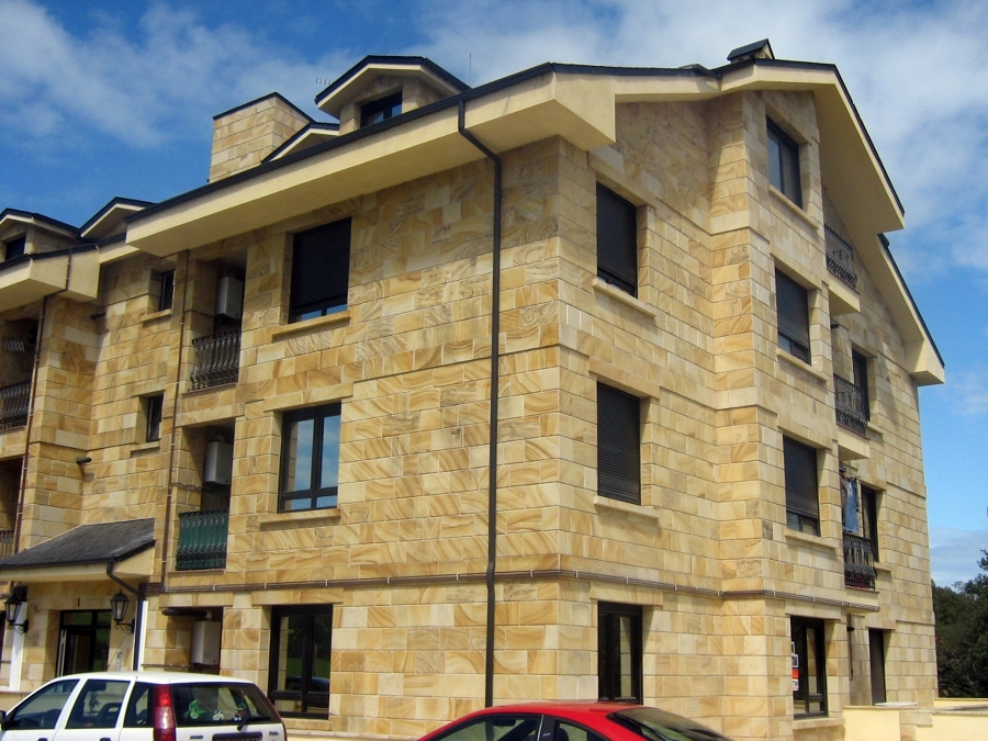 EDIFICIO EN ARENISCA