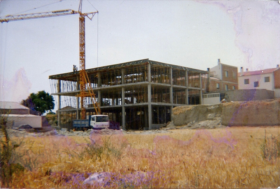 Edificio en caniles