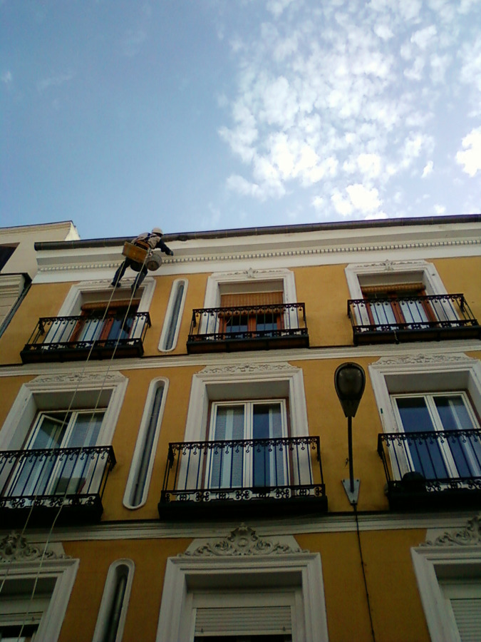 Emplastecido y pintado de voladizo