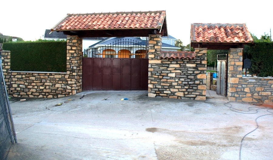 Entrada a parcela.