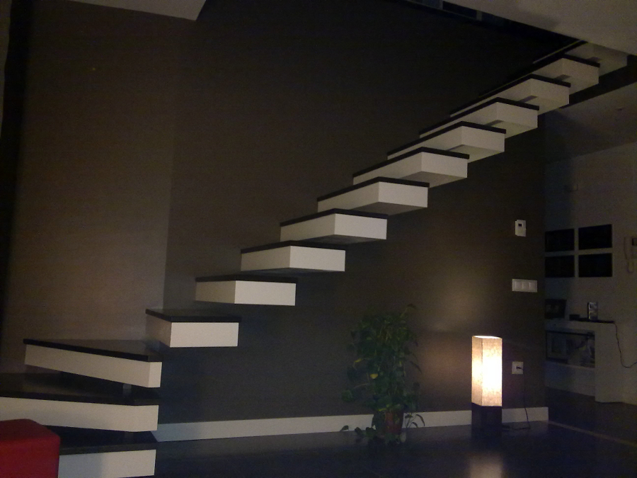 ESCALERA COLGADA