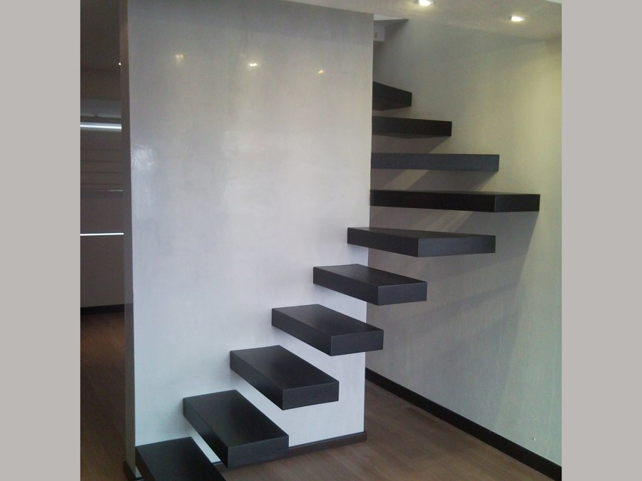 ANCLADO EN PARED