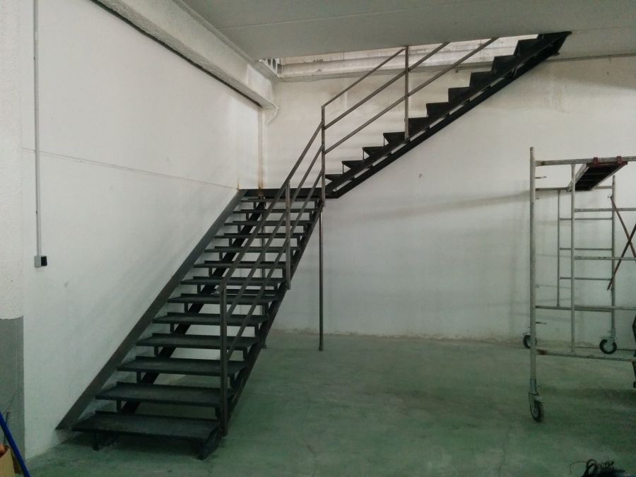 ESCALERA DE HIERRO