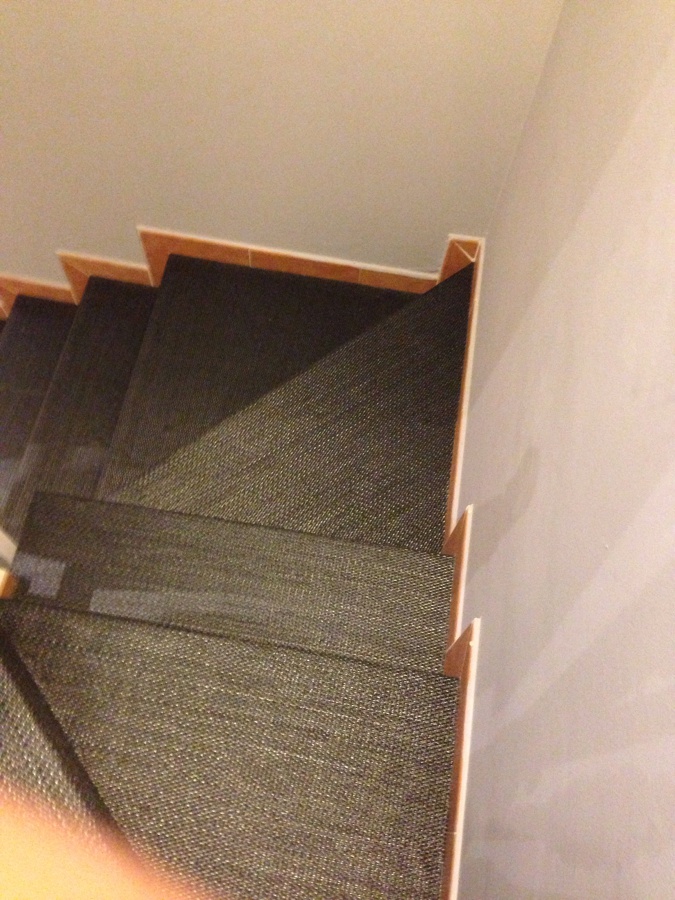 Escalera de keplan forrada en su totalidad.