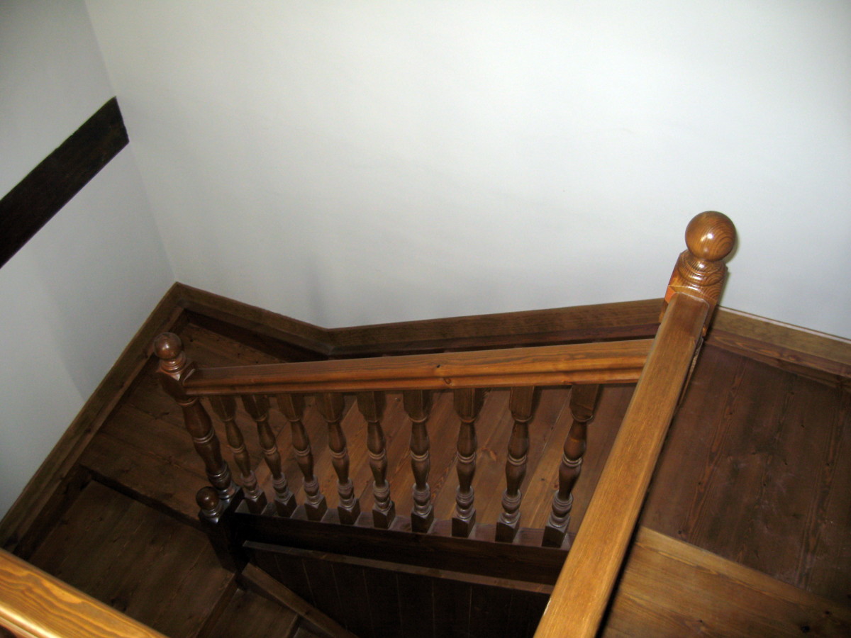 ESCALERA DE MADERA