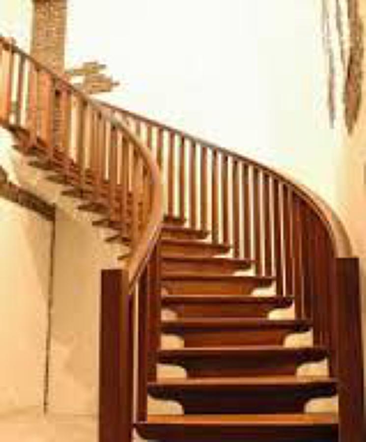 escalera de madera