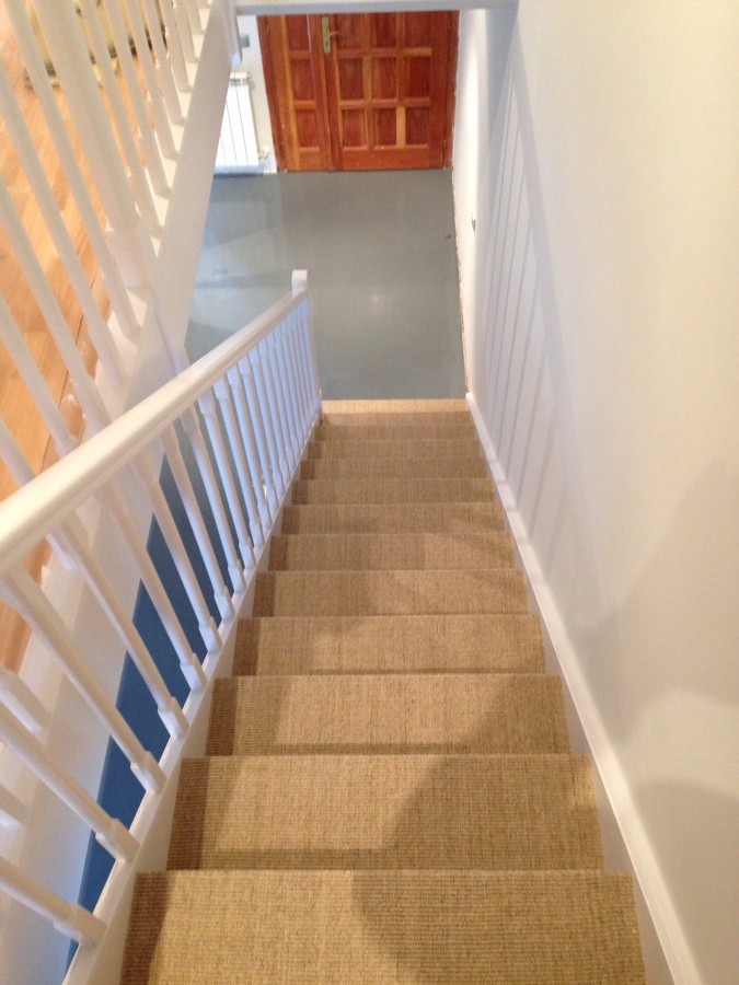 Escalera de sisal forrada en su totalidad.
