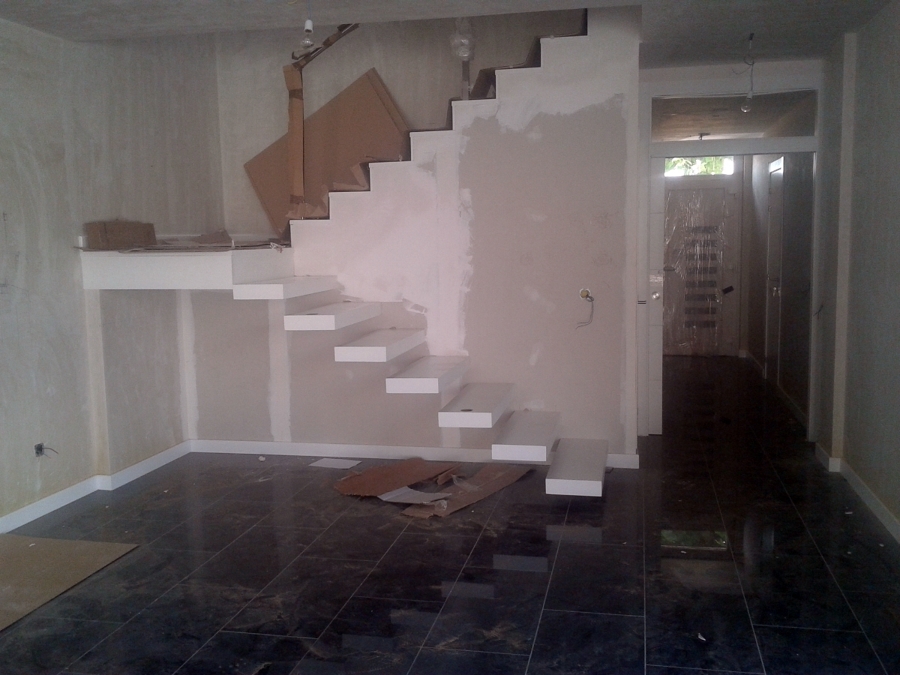 escalera empotrada