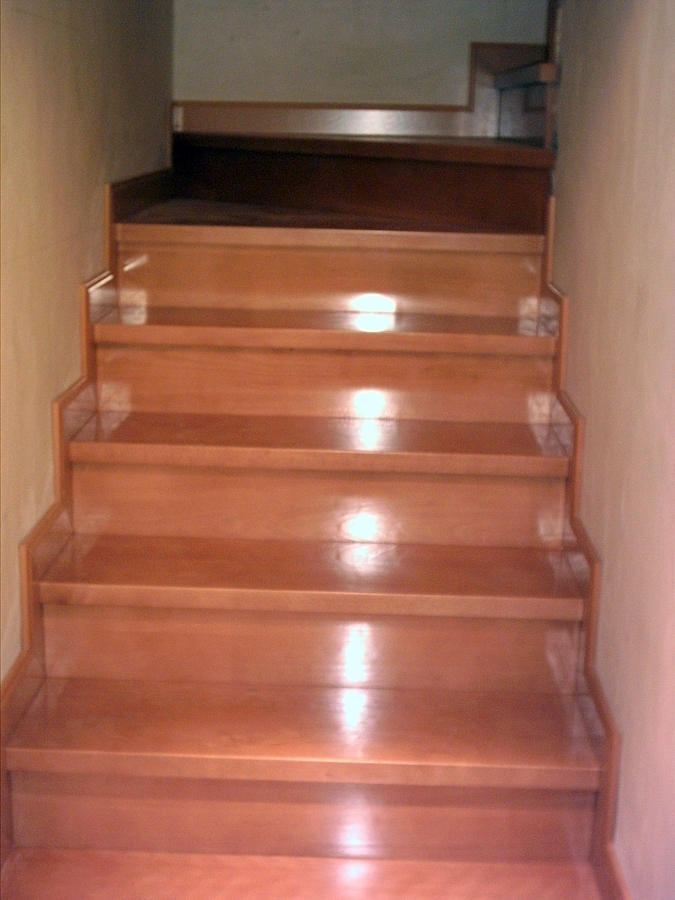 ESCALERA EN HAYA