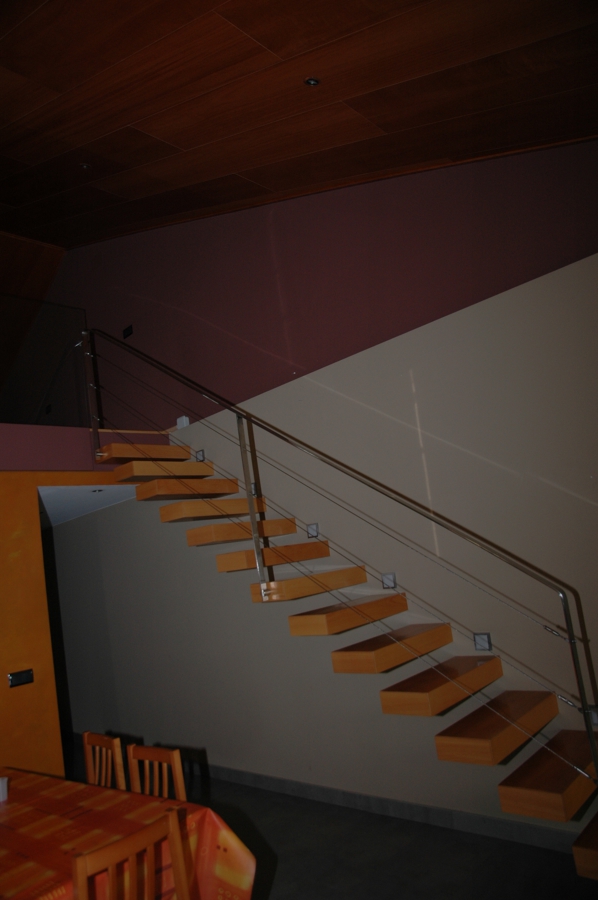 Escalera flotante 