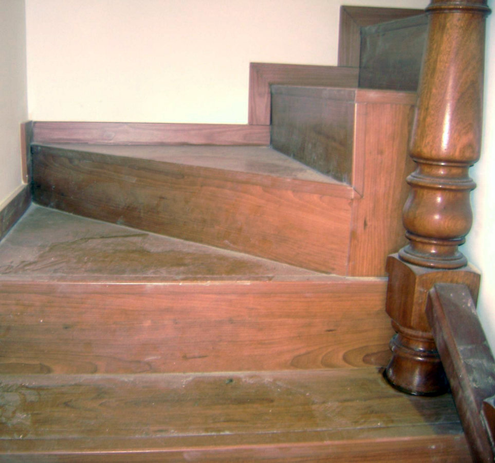 ESCALERA TARIMA