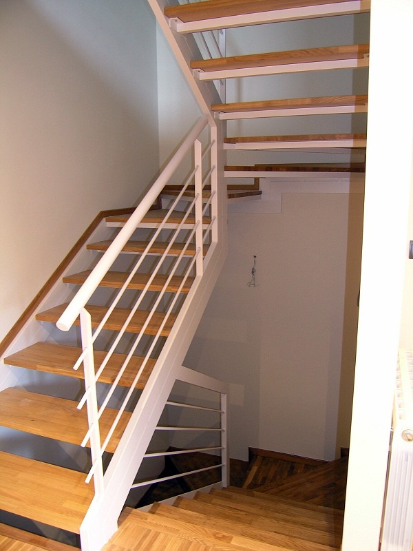 Foto: Escaleras Acero y Madera de Reformas Maxicasa #138209 - Habitissimo