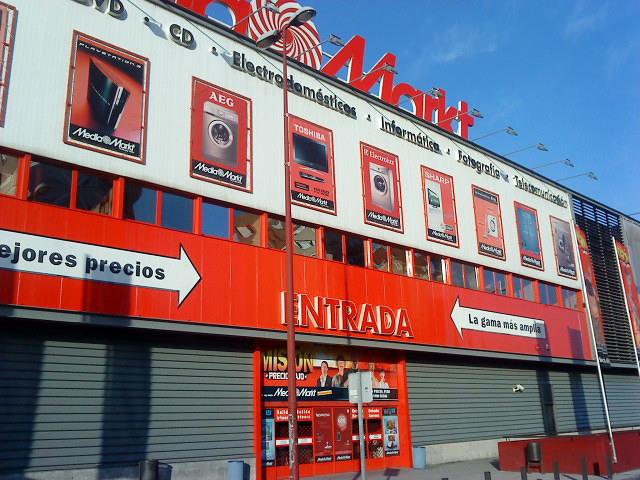 esmaltado zona roja en fachada de mediamark barakaldo