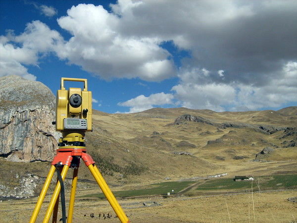 ESTUDIOS DE TOPOGRAFÍA