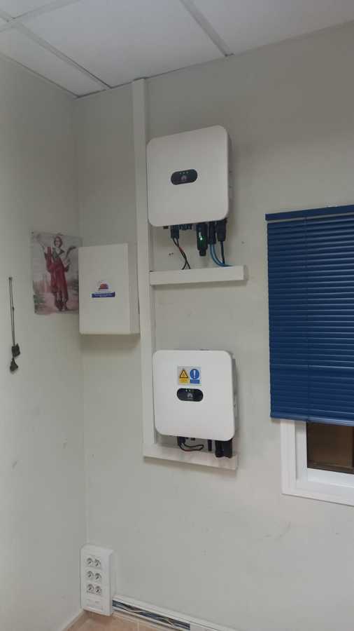 Autoconsumo Industrial. 20 paneles  JA SOLAR de 545Wp e inversores de 5+4 KWn monofásico
