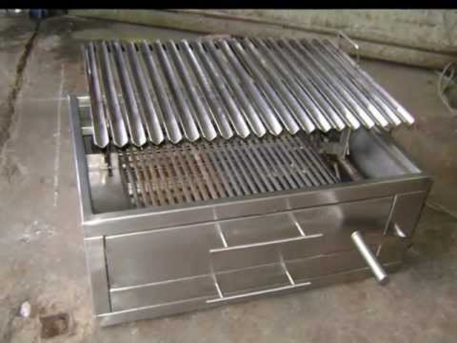 Foto Fabricación de Parrilla Argentina en Acero Inoxidable con Depósito para Cenizas de