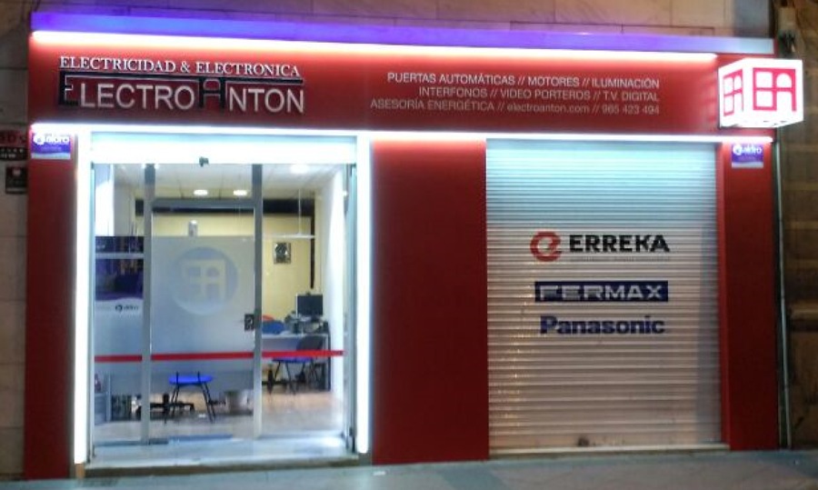 Fachada noche
