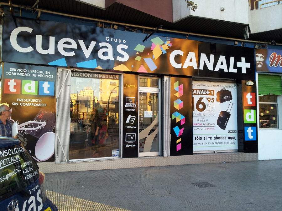 fachada tienda C/ Llano de la zaidía, 13